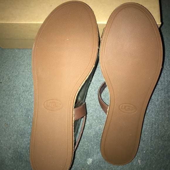 UGG Sandals - Picture 5 of 6